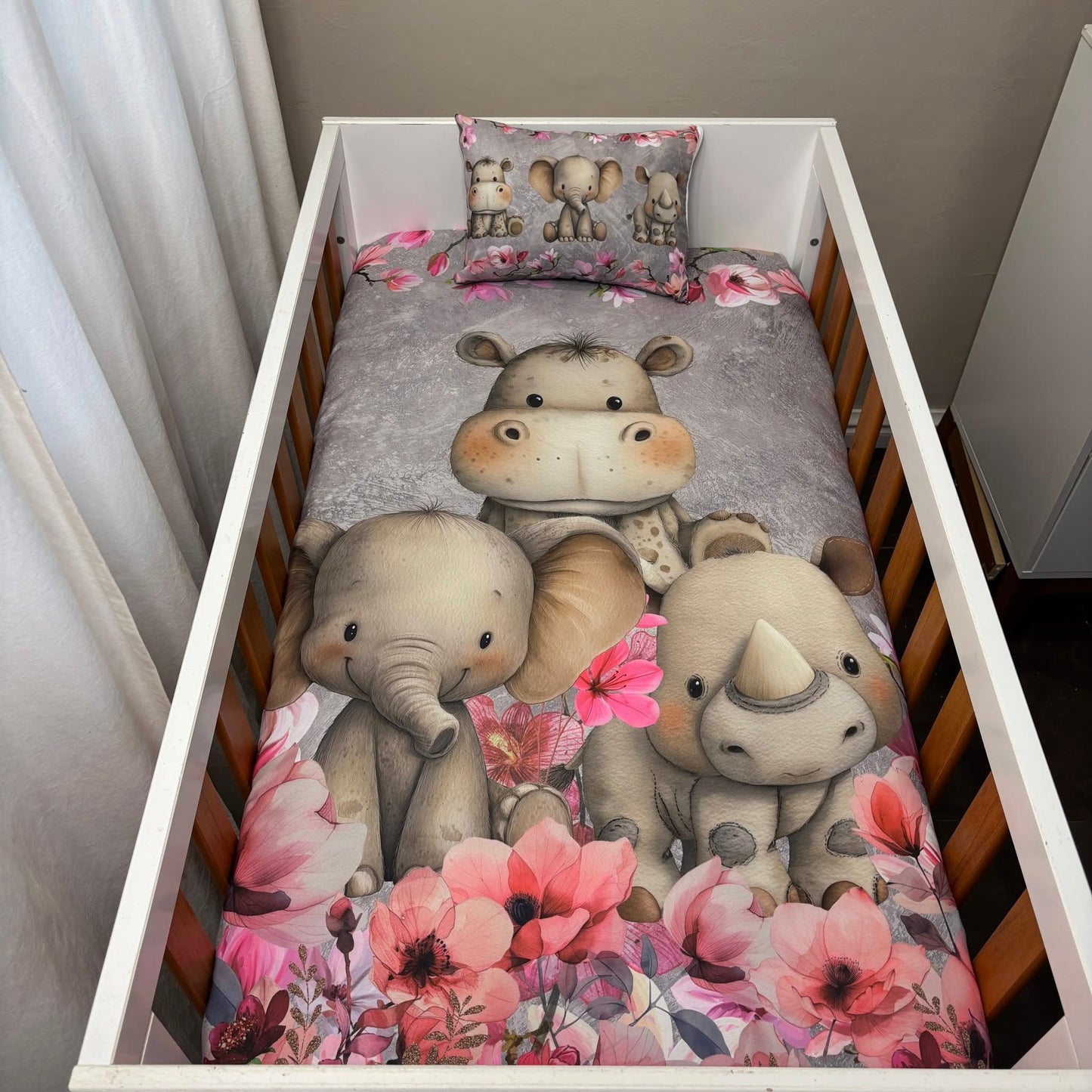 The Lively Girl Safari 2.0 cot linen