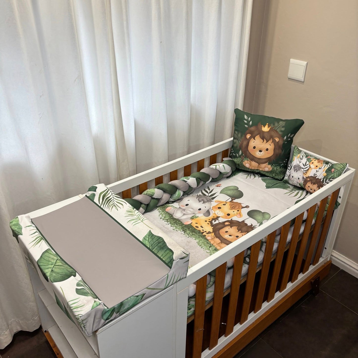 Ultimate Cartoon Safari cot linen