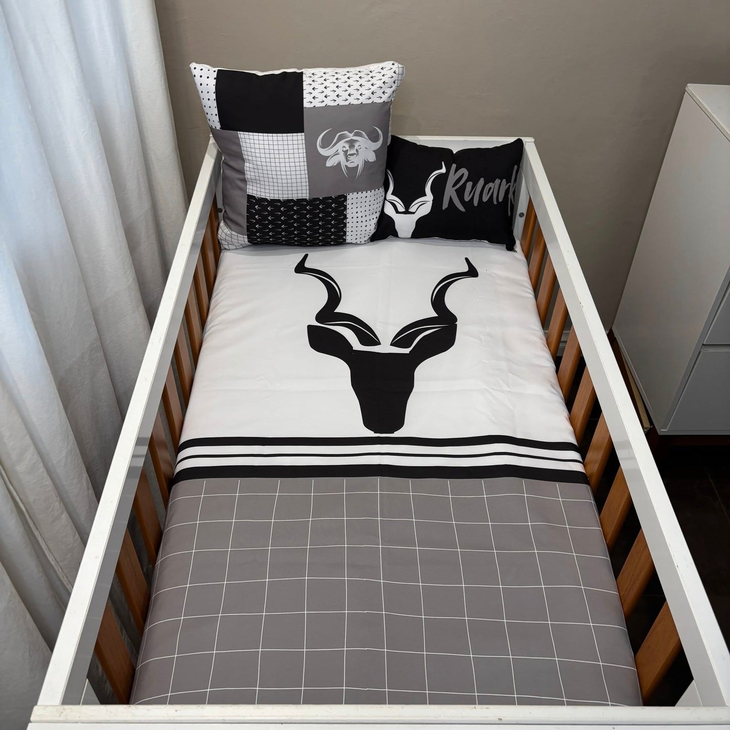 Kruger Kudu 3.0-The Monochrome edition cot linen