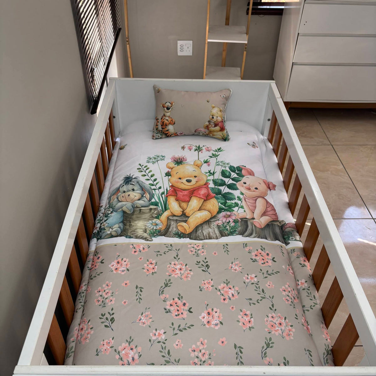 Classy Classic Floral Pooh and Friends cot linen