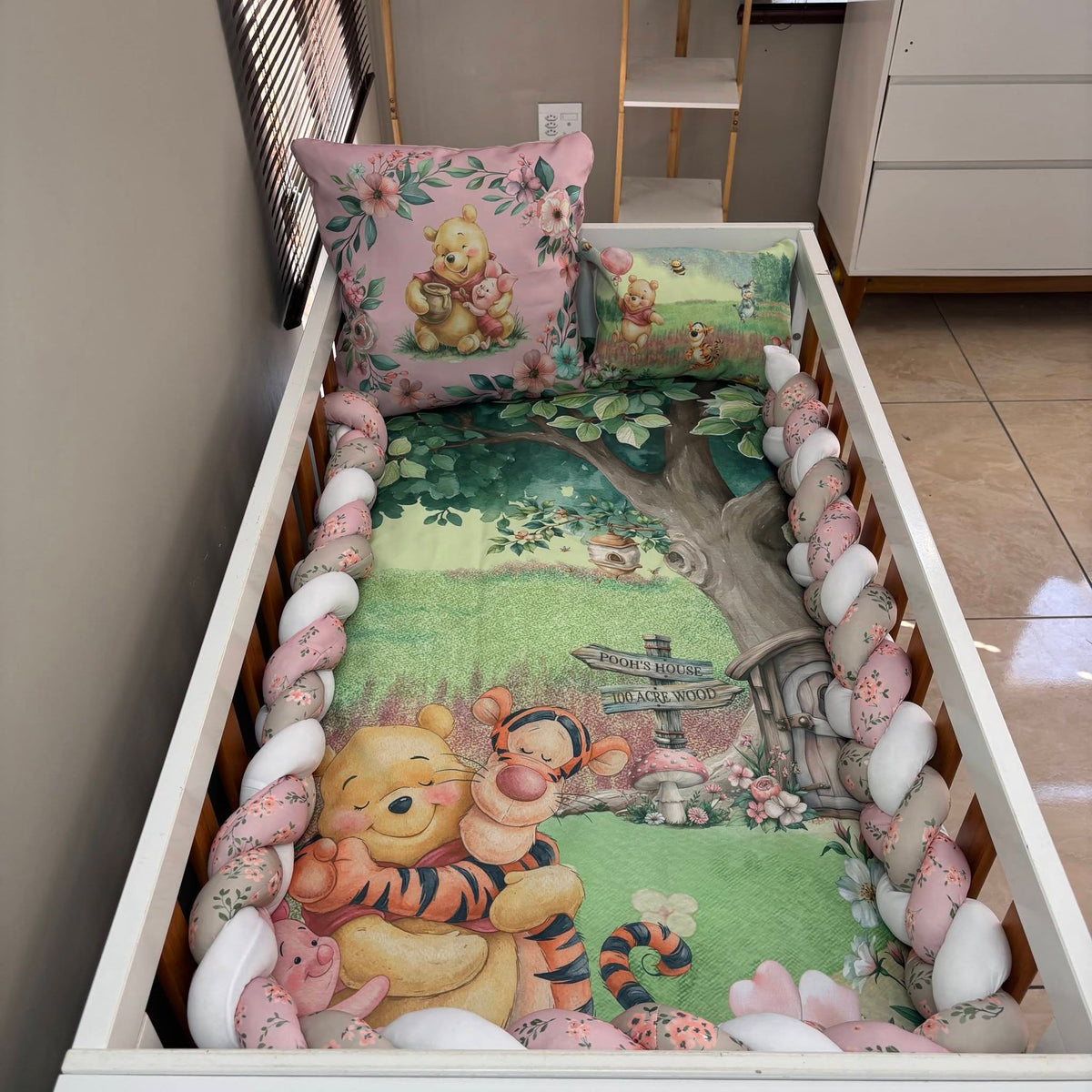 Classy Classic Floral Pooh and Friends 2.0 cot linen