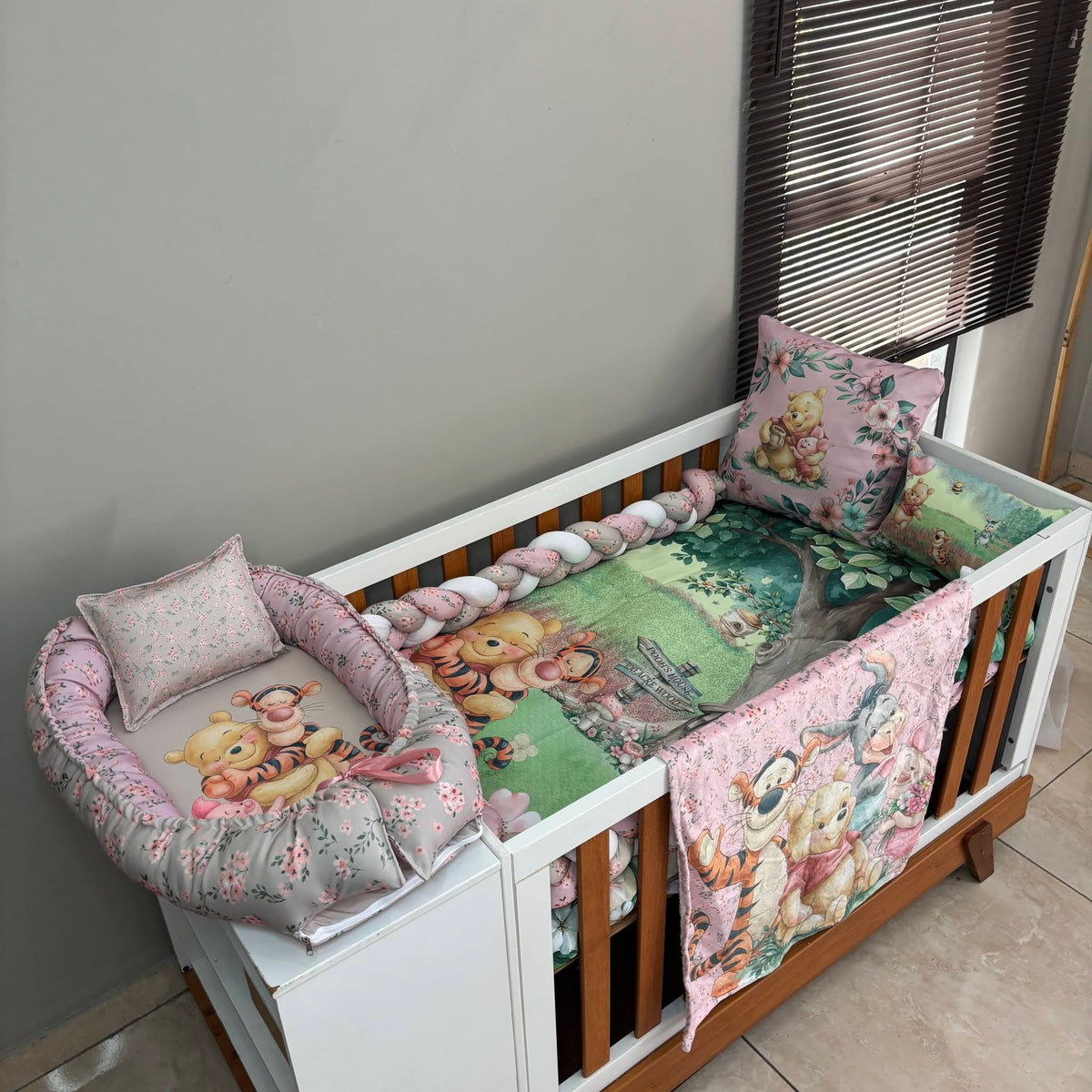Classy Classic Floral Pooh and Friends 2.0 Fleece blanket