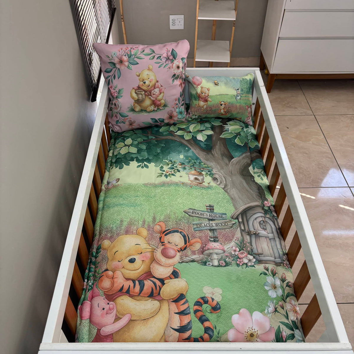 Classy Classic Floral Pooh and Friends 2.0 cot linen
